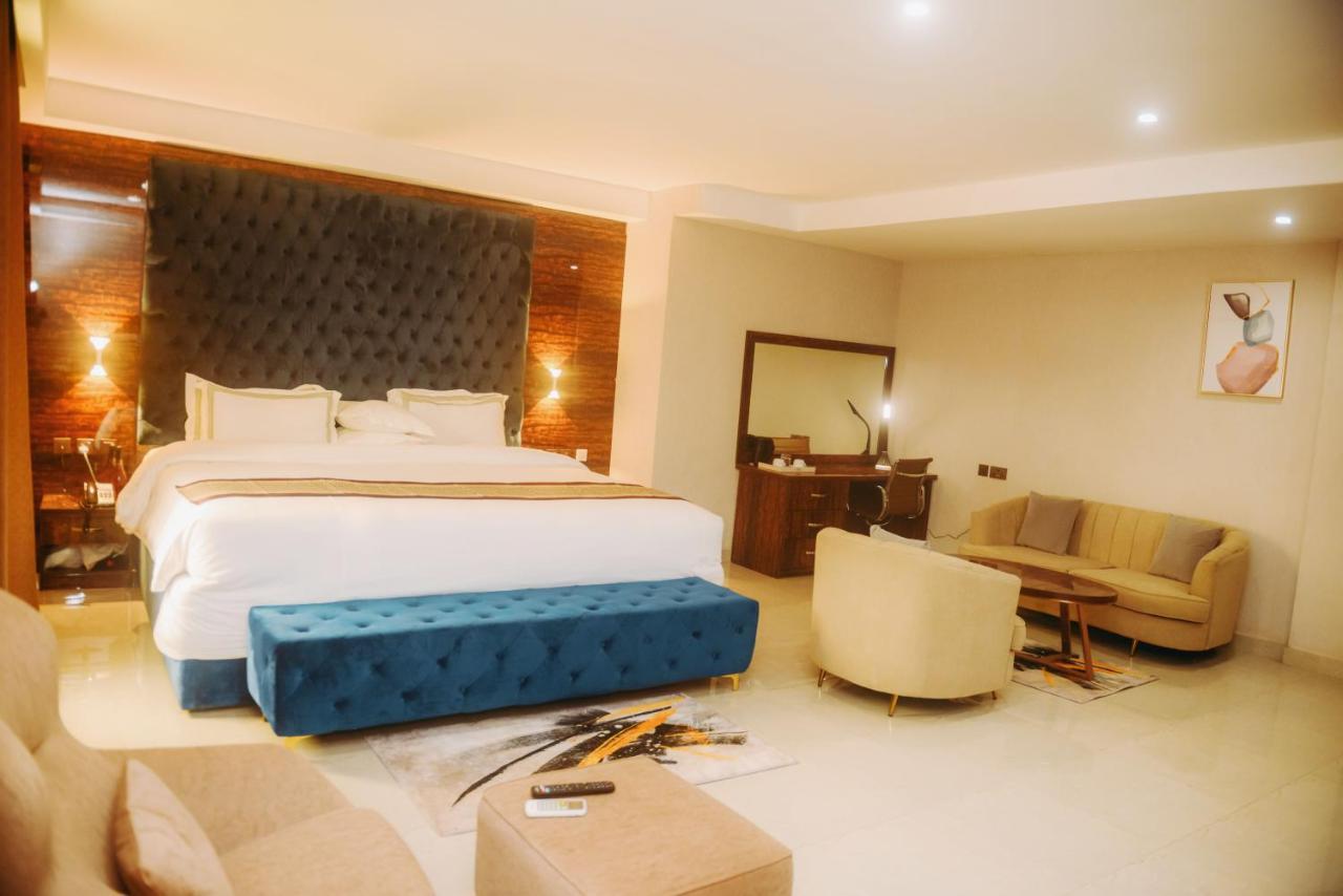 Waldorf Blu Hotel Awka ภายนอก รูปภาพ